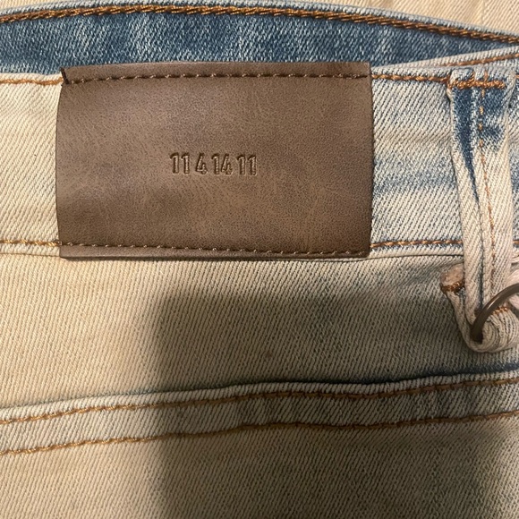 MENS TRENDY RIPPED JEANS - Picture 2 of 6